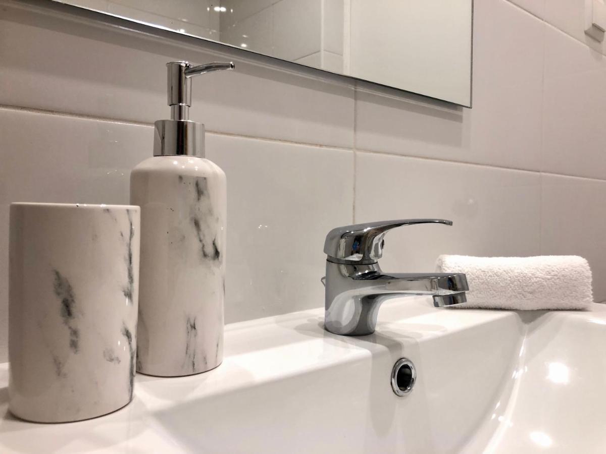 Cozy And Stylish Studio Apt Just 800M From The Beach - New On Booking! Albufeira Bagian luar foto