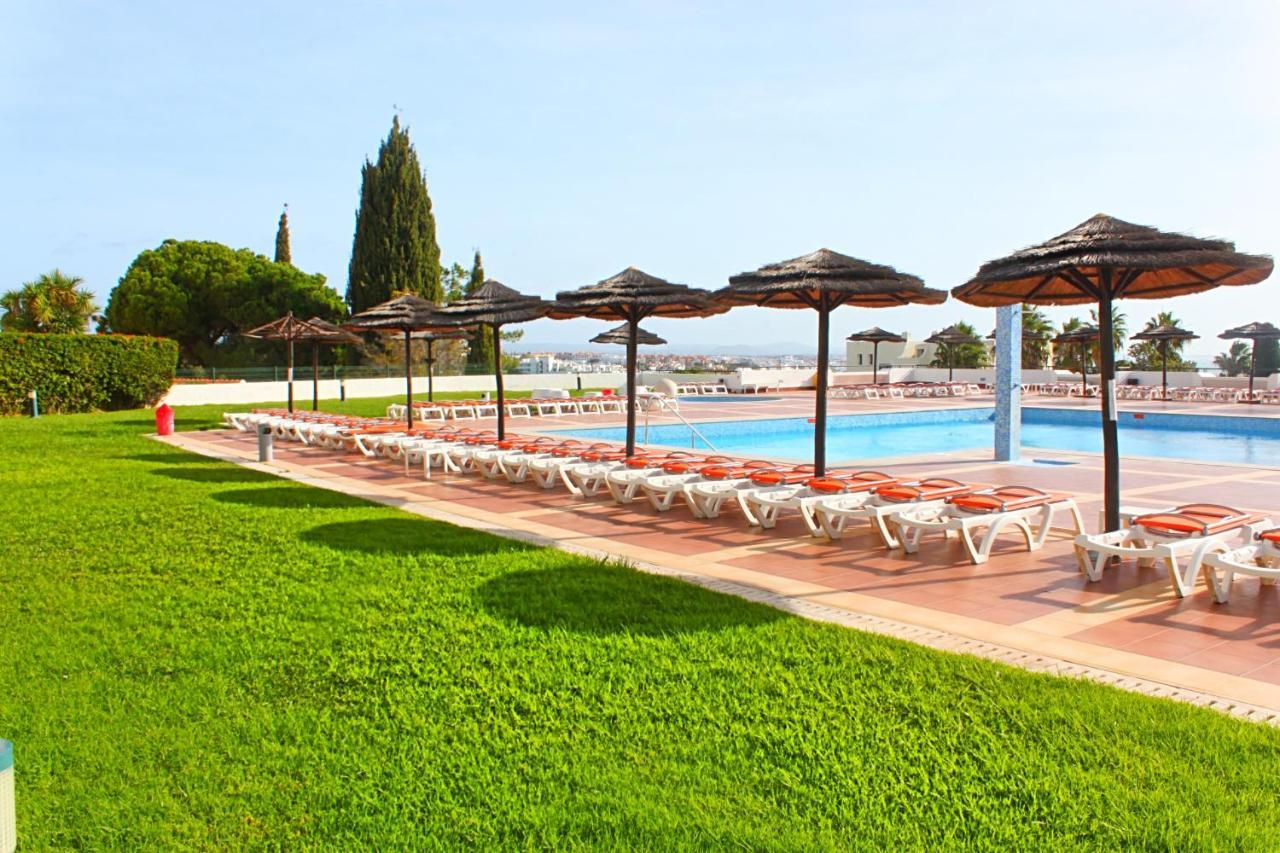 Cozy And Stylish Studio Apt Just 800M From The Beach - New On Booking! Albufeira Bagian luar foto