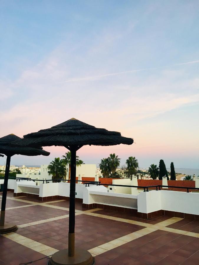 Cozy And Stylish Studio Apt Just 800M From The Beach - New On Booking! Albufeira Bagian luar foto